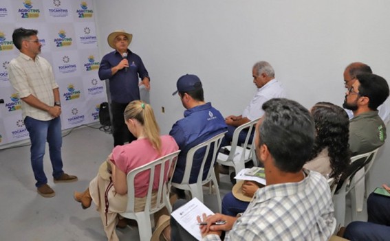 Secretário Marcello Lélis (Semarh) e diretor-presidente da Tocantins Parceria Aleandro Lacerda apresentam diretrizes do REDD+ a produtores durante oficina técnica realizada na Agrotins, destacando segurança jurídica e oportunidades do mercado de carbono. - Foto: Seagro/Governo do Tocantins