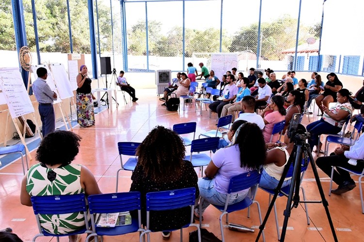Atividade reforça o protagonismo de mulheres artesãs na conservação ambiental e na transmissão de saberes tradicionais. - Foto: Mariana Di Pietro